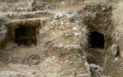 &Nu;&epsilon;&kappa;&rho;ό&pi;&omicron;&lambda;&eta; &Alpha;&rho;&mu;έ&nu;&omega;&nu;