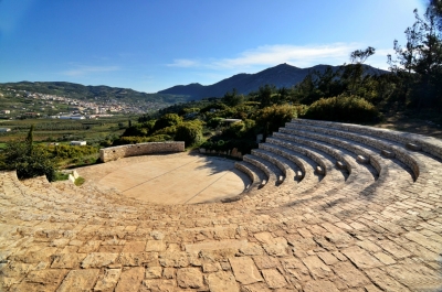 &Nu;&epsilon;&kappa;&rho;ό&pi;&omicron;&lambda;&eta; &sigma;&tau;&omicron; &Phi;&omicron;&upsilon;&rho;&nu;ί &Alpha;&rho;&chi;&alpha;&nu;ώ&nu;